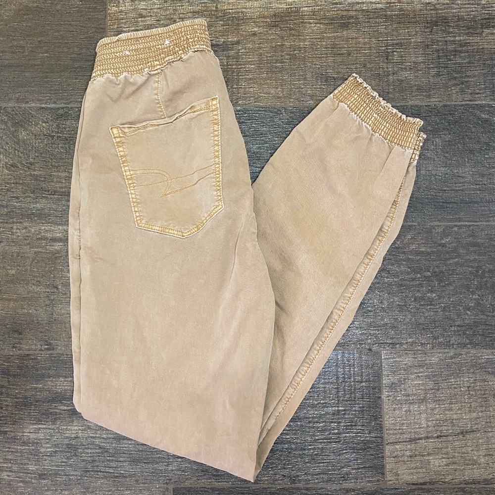 American Eagle Jeans. Size 6 Regular.